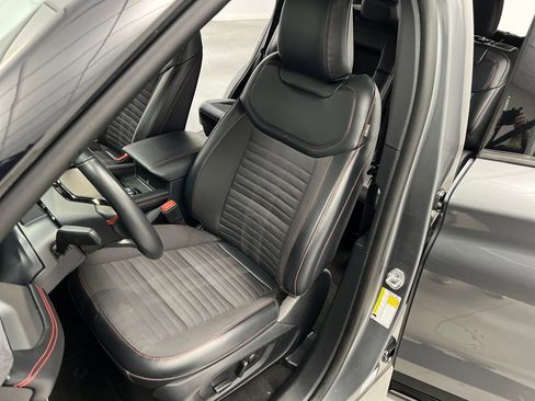 Used 2025 Ford Explorer ST-Line w/ ST-Line Street Pack AWD/4WD image 9
