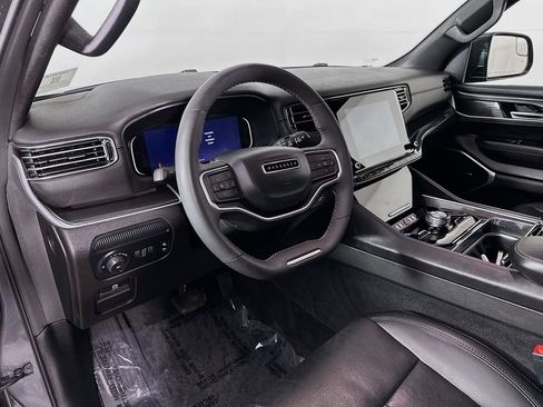 Certified 2022 Jeep Wagoneer Series I AWD/4WD image 16