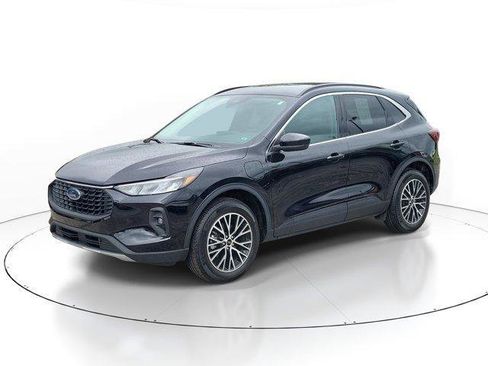 Used 2025 Ford Escape SE w/ Class II Trailer Tow Package FWD image 2
