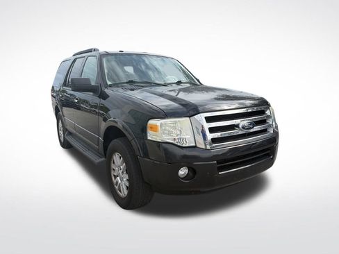 Used 2014 Ford Expedition XLT image 2