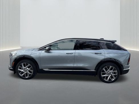 New 2026 Cadillac Optiq Luxury 1 image 8