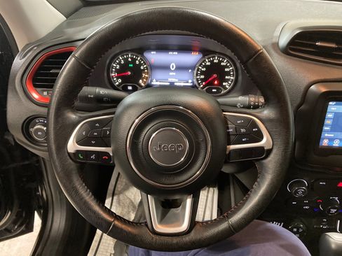 Used 2019 Jeep Renegade Trailhawk w/ Cold Weather Group II AWD/4WD image 21