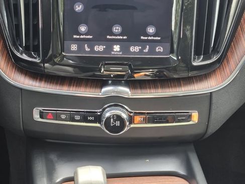 Certified 2024 Volvo XC60 B5 Plus w/ Protection Package Premier AWD/4WD image 20