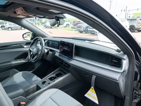 New 2026 Volkswagen Tiguan SE R-Line AWD/4WD image 42