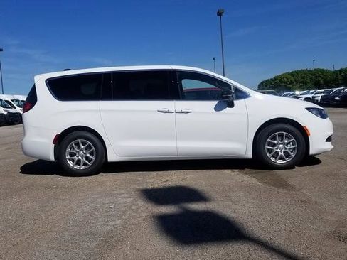 New 2026 Chrysler Voyager LX image 3