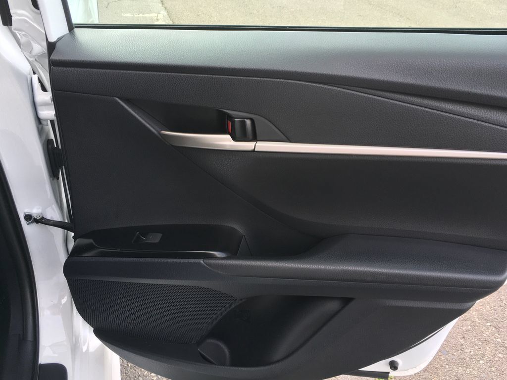Used 2025 Toyota Camry SE FWD image 28