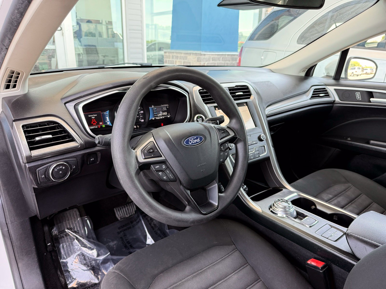 Used 2019 Ford Fusion SE FWD image 13