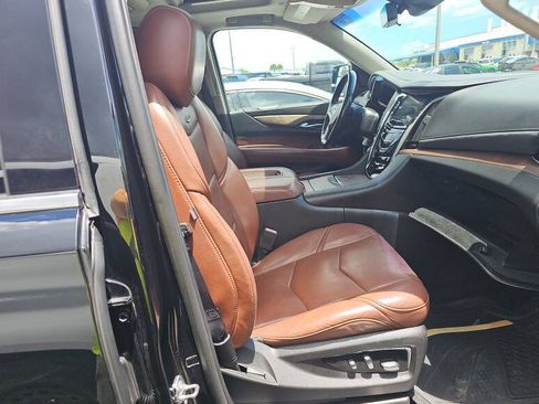 Used 2018 Cadillac Escalade Premium Luxury AWD/4WD image 6