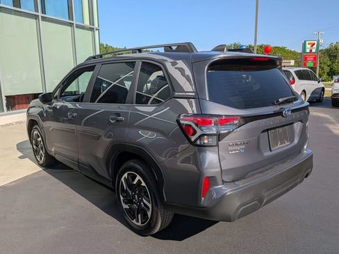 Used 2025 Subaru Forester Premium AWD/4WD image 5