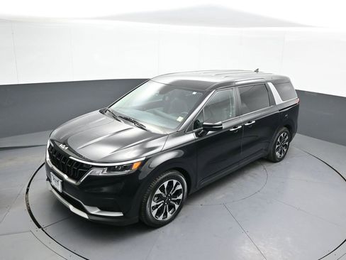 Used 2023 Kia Carnival EX image 35