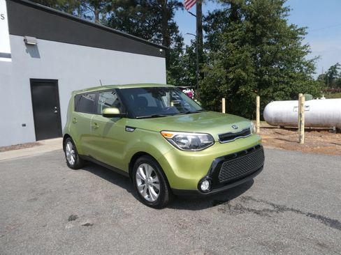 Used 2016 Kia Soul + FWD image 3