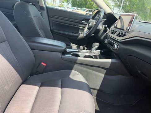 Used 2024 Nissan Altima 2.5 SV FWD image 11