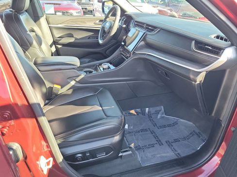 Certified 2024 Jeep Grand Cherokee L Limited w/ Black Appearance Package image 15