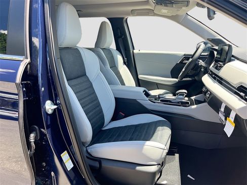 New 2025 Mitsubishi Outlander SE image 29
