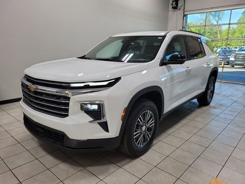 Used 2024 Chevrolet Traverse LT image 55