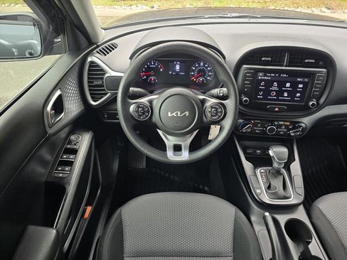 Used 2022 Kia Soul LX image 13