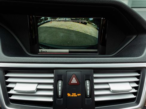 Used 2013 Mercedes-Benz E 350 4MATIC Sedan image 20