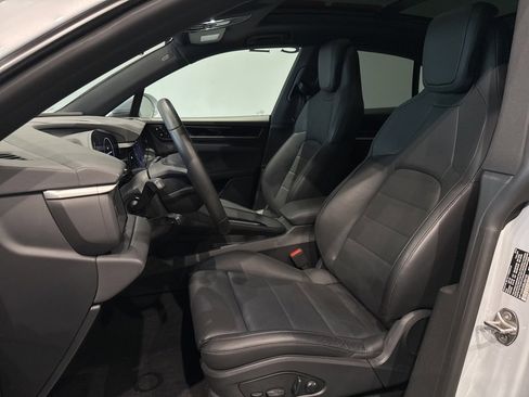 Used 2025 Porsche Macan 4 Electric image 15