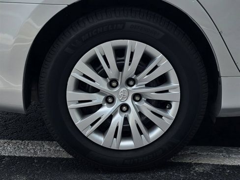 Used 2013 Toyota Camry LE image 33