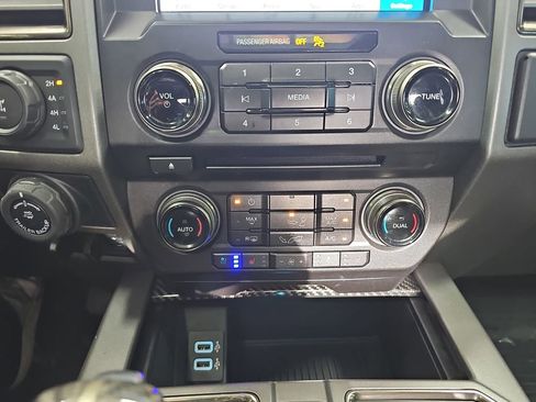 Used 2018 Ford F150 Raptor w/ Equipment Group 802A Luxury image 23