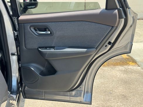 Used 2022 Nissan Rogue SV FWD image 38