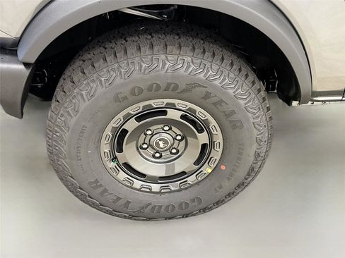 New 2025 Ford Bronco 4-Door w/ Sasquatch Package image 27