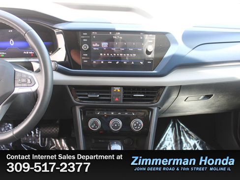 Used 2023 Volkswagen Taos SE w/ Panoramic Sunroof Package AWD/4WD image 17
