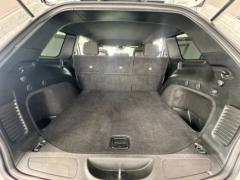 Used 2021 Jeep Grand Cherokee Laredo image 11