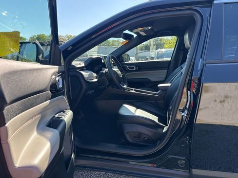 Used 2025 Jeep Compass Limited image 14