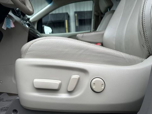 Used 2013 Toyota Sienna XLE image 12