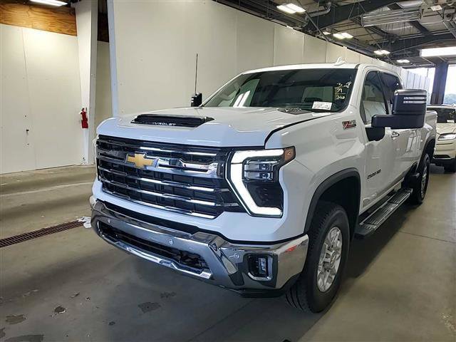 Used 2026 Chevrolet Silverado 2500 LTZ w/ LTZ Premium Package AWD/4WD image 3