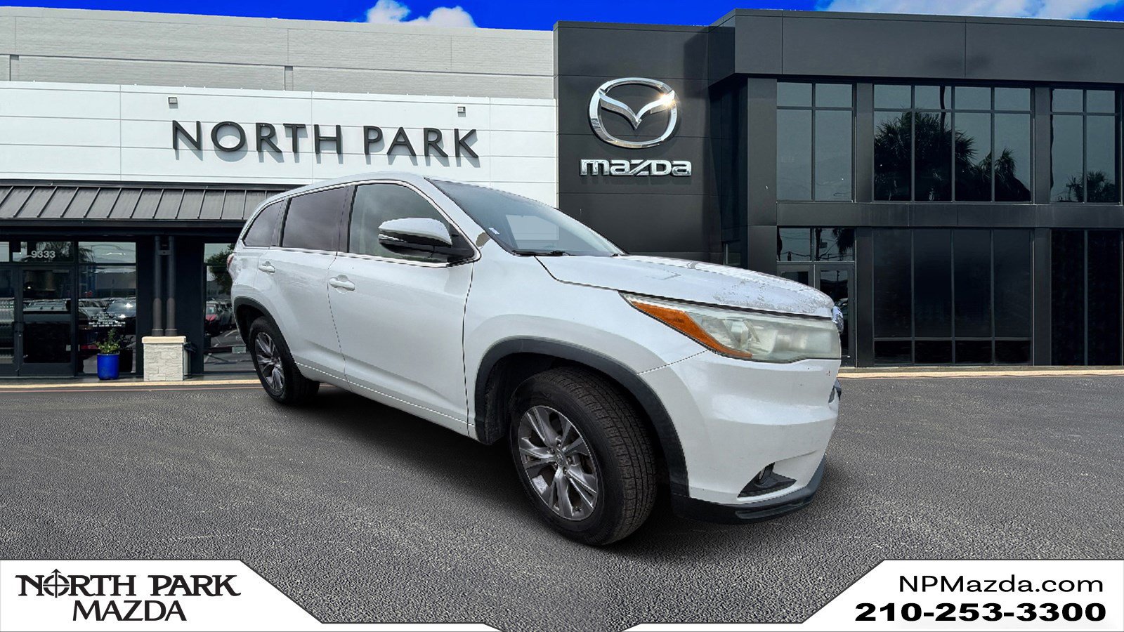 Used 2015 Toyota Highlander LE FWD image 1