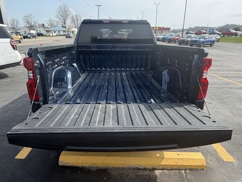 Used 2023 Chevrolet Silverado 1500 LT AWD/4WD image 5