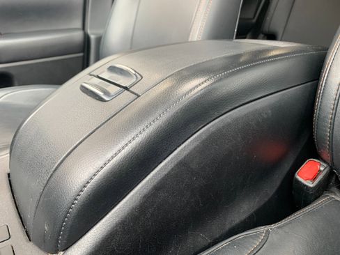 Used 2018 Toyota Highlander XLE w/ Carpet Mat Package (TMS) AWD/4WD image 24