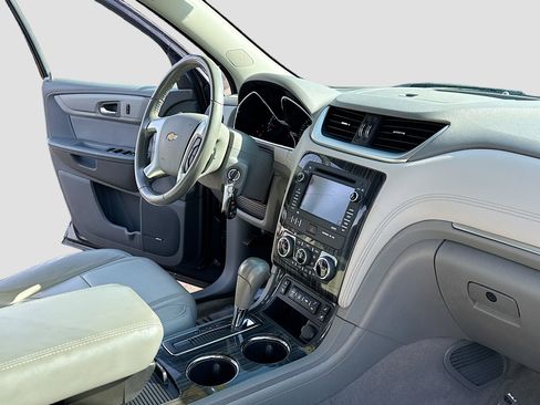 Used 2014 Chevrolet Traverse LT image 5