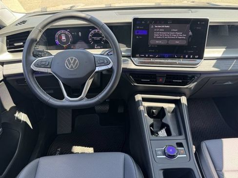 Used 2026 Volkswagen Tiguan SE AWD/4WD image 14