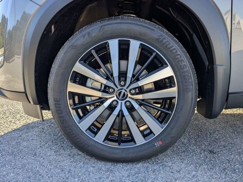 New 2025 Nissan Pathfinder Platinum image 12