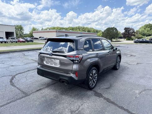 Used 2025 Subaru Forester Touring w/ Popular Package - Touring AWD/4WD image 6