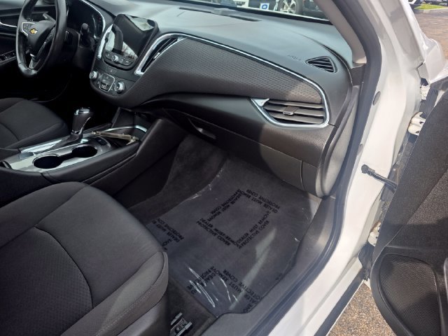 Used 2018 Chevrolet Malibu LT FWD image 9
