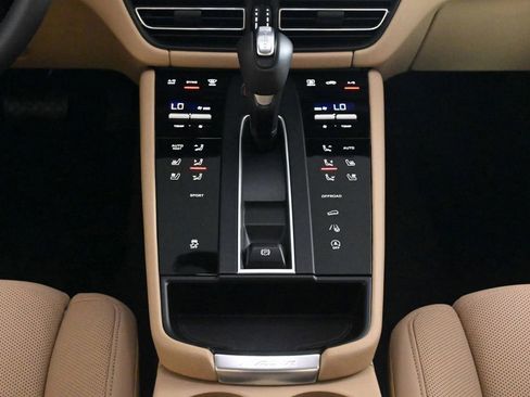 Used 2026 Porsche Macan AWD/4WD image 15