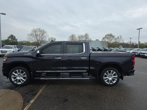 Used 2022 Chevrolet Silverado 1500 High Country w/ High Country Premium Package AWD/4WD image 11