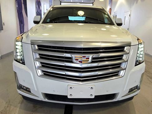 Used 2019 Cadillac Escalade Platinum AWD/4WD image 3