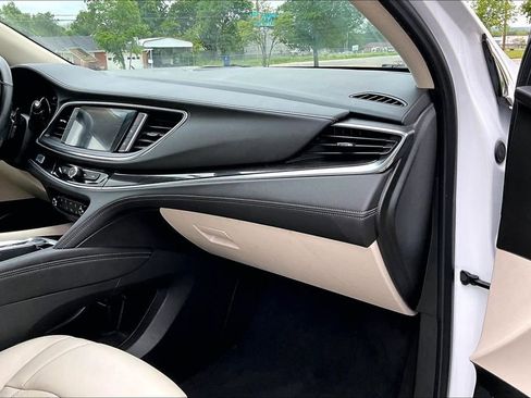 Used 2023 Buick Enclave Essence image 11