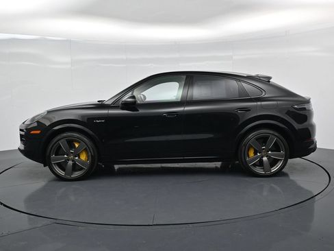 Certified 2023 Porsche Cayenne Turbo S AWD/4WD image 2