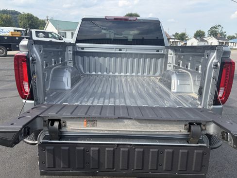Used 2026 GMC Sierra 1500 SLT AWD/4WD image 5