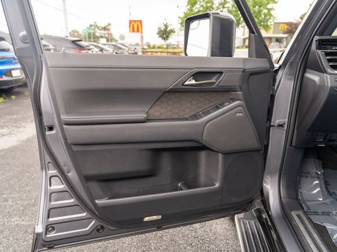Used 2025 Lexus GX 550 w/ Accessory Package (2T) AWD/4WD image 13