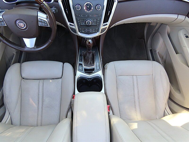 Used 2011 Cadillac SRX Luxury FWD image 16