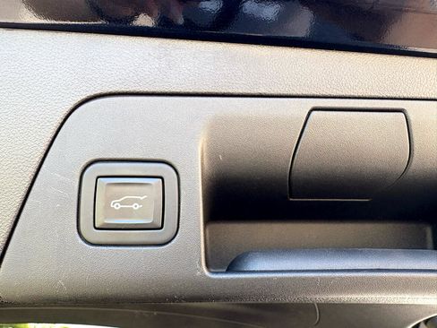 Used 2021 Buick Envision Essence w/ Technology Package I image 5
