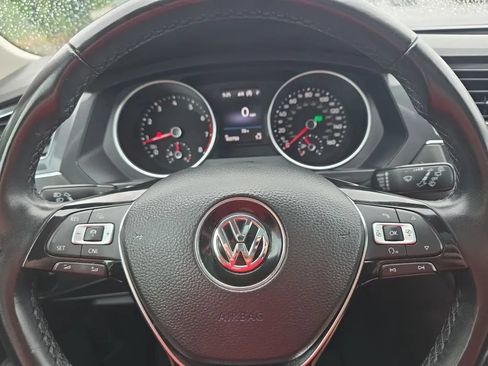 Used 2018 Volkswagen Tiguan SEL AWD/4WD image 18