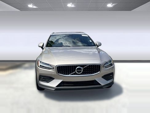Certified 2025 Volvo V60 B5 Cross Country Ultra image 6